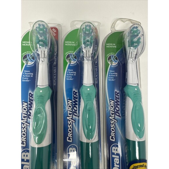 LOT OF 3 Oral B CrossAction Power Toothbrush Green AA Battery MEDIUM SEALED - Picture 3 of 6